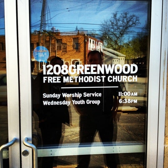 รูปภาพถ่ายที่ 1208GREENWOOD Free Methodist Church โดย Jamin B. เมื่อ 4/6/2012