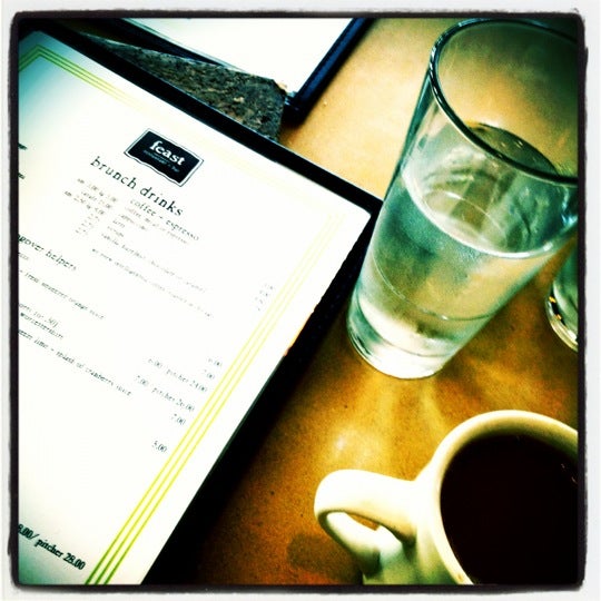 5/28/2012にRebecca J.がFeast Restaurant &amp; Barで撮った写真