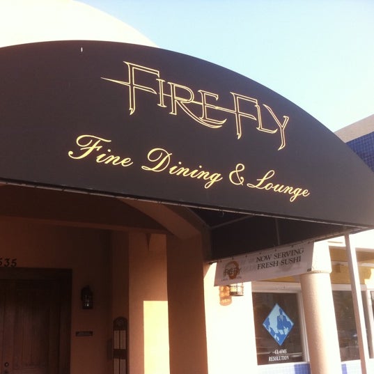 Foto tirada no(a) Firefly Restaurant &amp; Lounge por 30AEATS.com em 6/30/2012