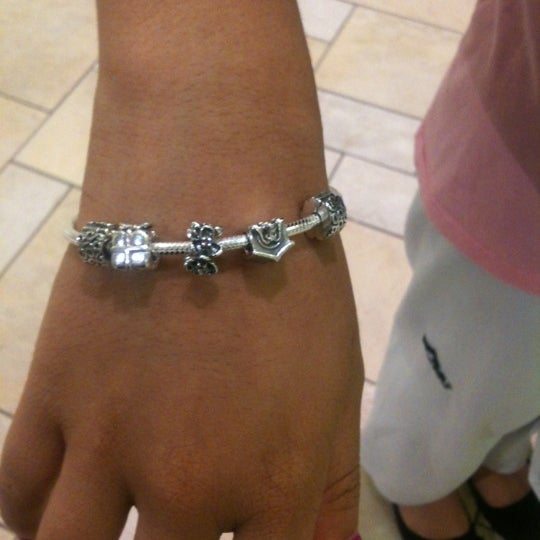 Pandora - 313 Smith Haven Mall