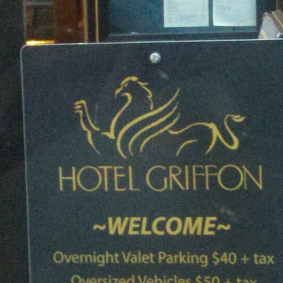 รูปภาพถ่ายที่ Hotel Griffon โดย Dan O. เมื่อ 6/9/2012