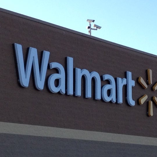 Walmart Supercenter Escanaba에서 대형 매장일