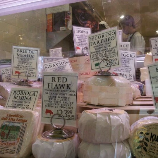 Foto diambil di Cheese Culture oleh Elianna M. pada 7/7/2012
