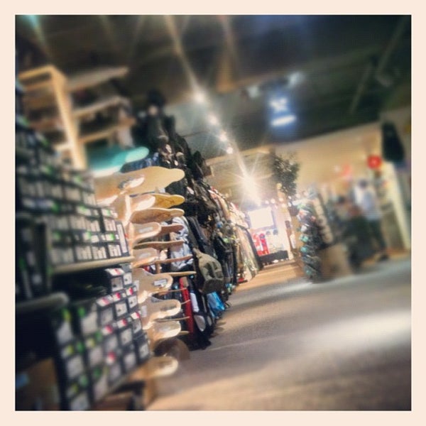 Empire Montréal Sporting Goods Shop in Montreal