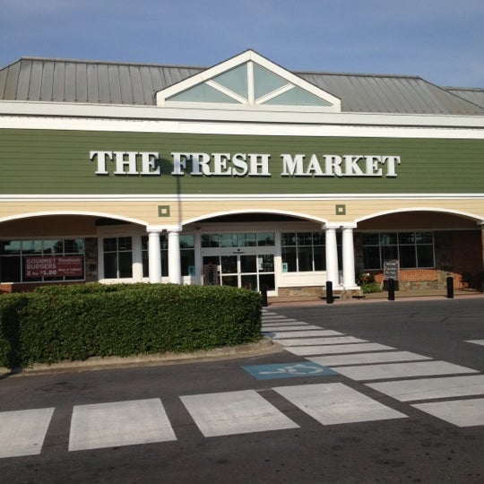 รูปภาพถ่ายที่ The Fresh Market โดย Dion H. เมื่อ 6/11/2012