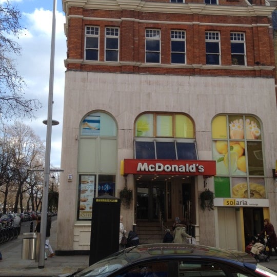 2/19/2012 tarihinde Robert G.ziyaretçi tarafından McDonald&#39;s'de çekilen fotoğraf