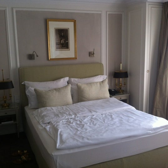 Photo taken at Hotel München Palace by Nataly Rouf on 7/6/2012