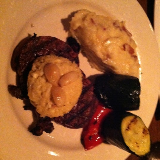 Foto tomada en The Keg Steakhouse + Bar - Oro Valley  por Tamara B. el 9/4/2012