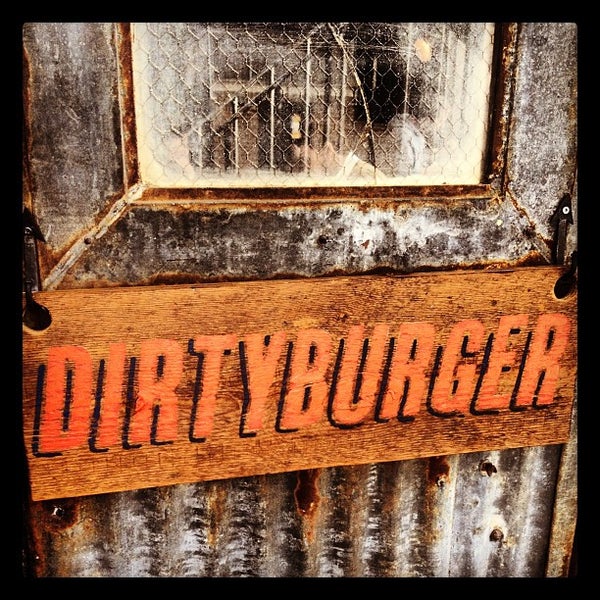 9/11/2012 tarihinde Sam P.ziyaretçi tarafından Dirty Burger'de çekilen fotoğraf