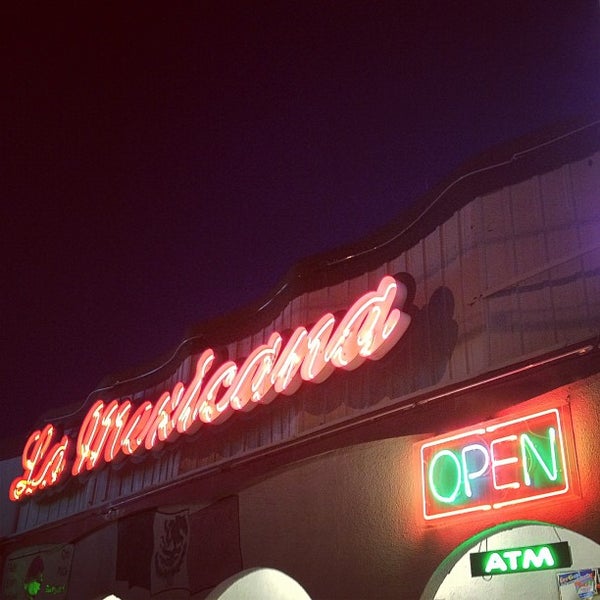 8/21/2012 tarihinde Lizzy N.ziyaretçi tarafından La Mexicana Bakery'de çekilen fotoğraf