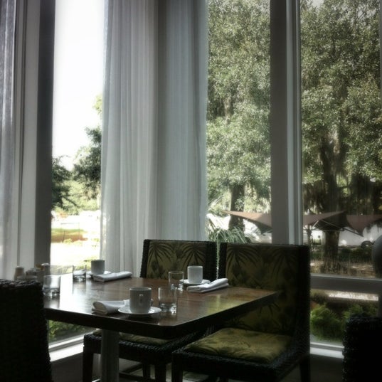 Photo taken at 700 Drayton Restaurant by Trent K. on 9/8/2012