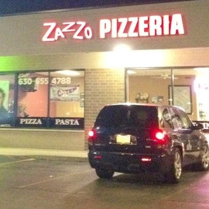 Foto tomada en Zazzo&#39;s Pizza and Bar  por Tim L. el 11/5/2011