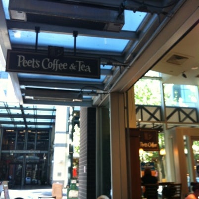 Photo taken at Peet&#39;s Coffee &amp; Tea by Kevin D. on 8/10/2012