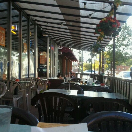 Foto diambil di Zocalo Restaurant &amp; Bar oleh Jake M. pada 9/28/2011