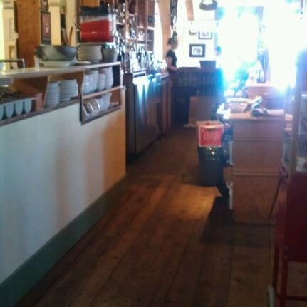 Foto diambil di Rudder&#39;s Seafood Restaurant &amp; Brew Pub oleh Taylor A. pada 8/31/2011