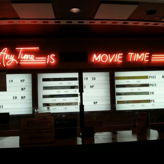 รูปภาพถ่ายที่ Tower City Cinemas โดย Virginia เมื่อ 8/23/2011