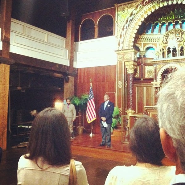 Foto tirada no(a) Virginia Holocaust Museum por Jeff M. em 11/15/2011