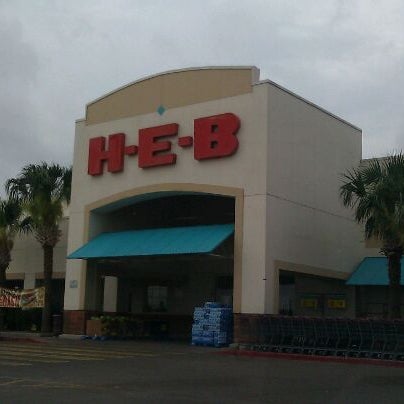 รูปภาพถ่ายที่ H-E-B โดย Neil G. เมื่อ 6/3/2012