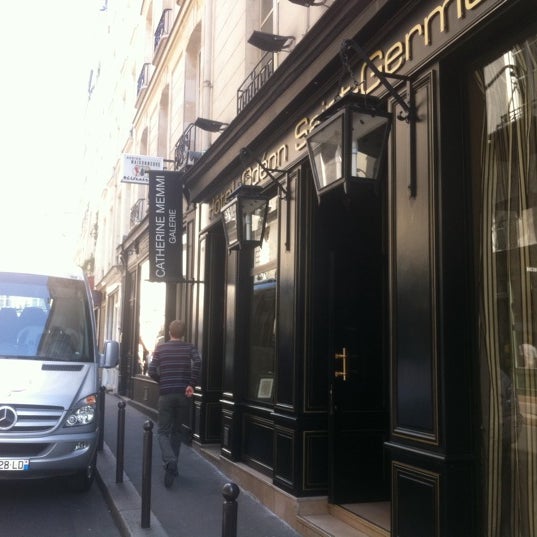 Photo taken at Hotel Odéon Saint Germain by PARIS-TRIP.COM on 7/30/2011