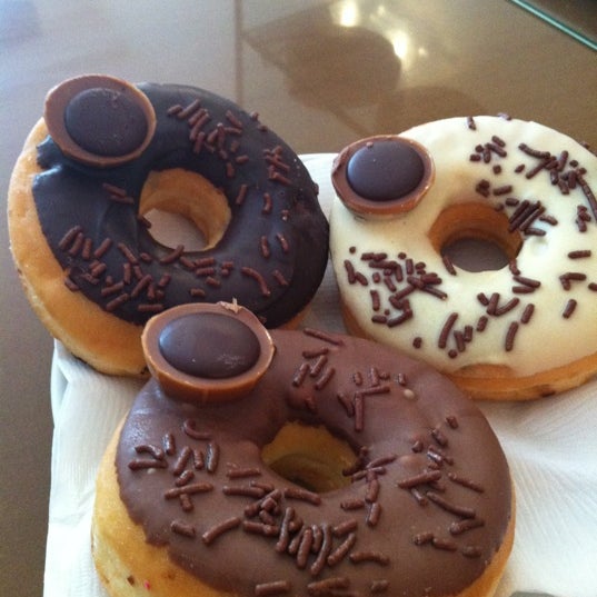 Foto tirada no(a) Boogie Donuts &amp; Coffee Munich por Cihan B. em 7/21/2011