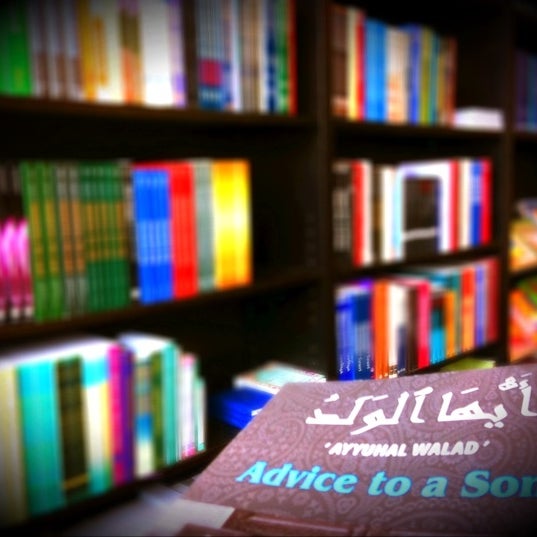Foto tomada en Wardah Books  por Hatz P. el 4/13/2012