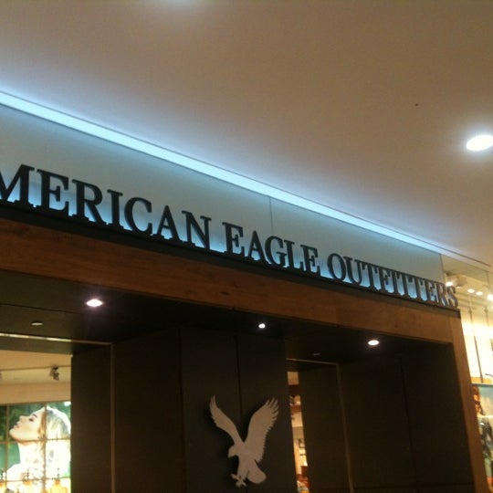 Photo taken at American Eagle Outfitters by Yuriy M. on 7/29/2012