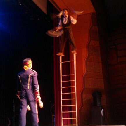 Foto diambil di Visalia Fox Theatre oleh Stephanie G. pada 10/8/2011
