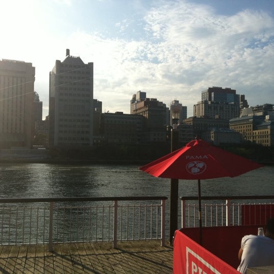 7/22/2012 tarihinde Karla G.ziyaretçi tarafından Pier NYC'de çekilen fotoğraf