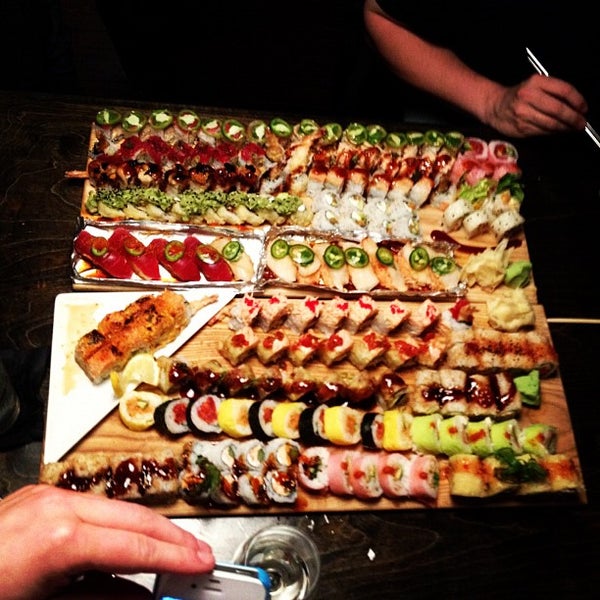 5/12/2012 tarihinde Mike T.ziyaretçi tarafından Blue Sushi Sake Grill'de çekilen fotoğraf