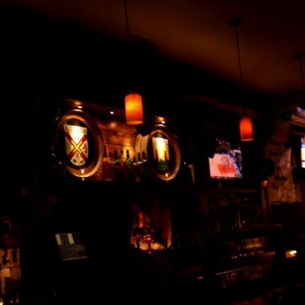 Photo taken at Molloy&#39;s Irish Pub by Carlos F. on 2/3/2012