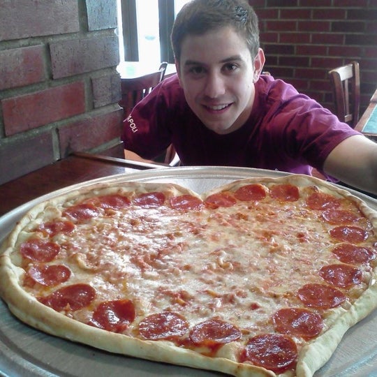 Снимок сделан в Danny&#39;s Pizzeria пользователем Danny G. 3/5/2012