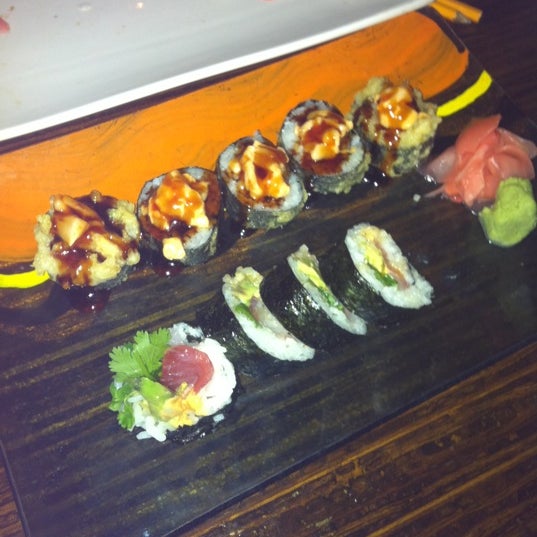 รูปภาพถ่ายที่ Usagi Ya Sushi &amp; Pan-Asian โดย Carol . เมื่อ 7/7/2012