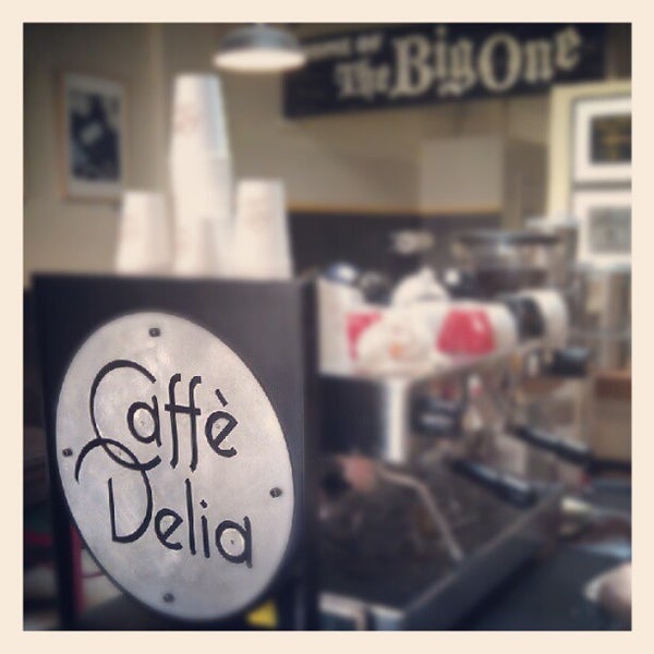 Снимок сделан в Caffe Delia пользователем Eric &#39;Otis&#39; S. 5/13/2012