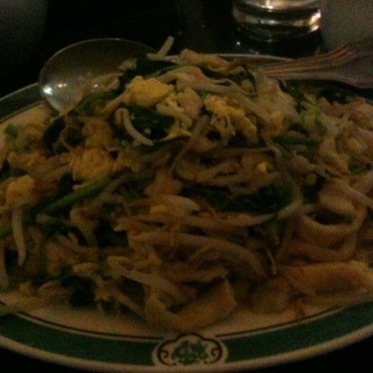 Photo taken at Mandarette Chinese Café by Trust W. on 2/28/2012