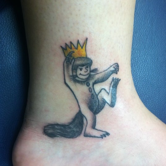 Das Foto wurde bei Philadelphia Eddie&#39;s Tattoo 621 von Katie R. am 10/22/2011 aufgenommen