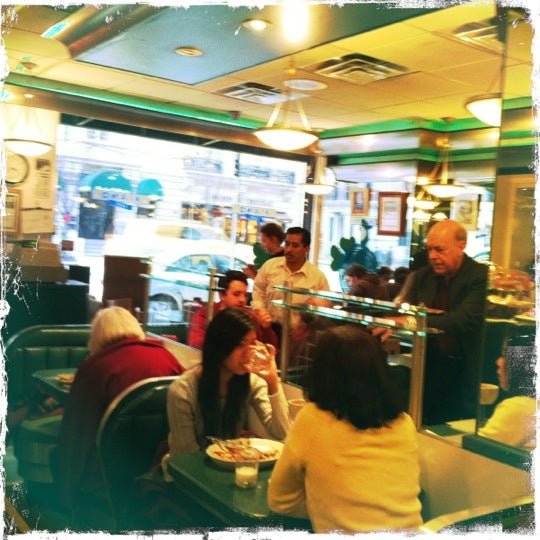 Foto tirada no(a) Viand Cafe por Kathryn K. em 12/31/2011