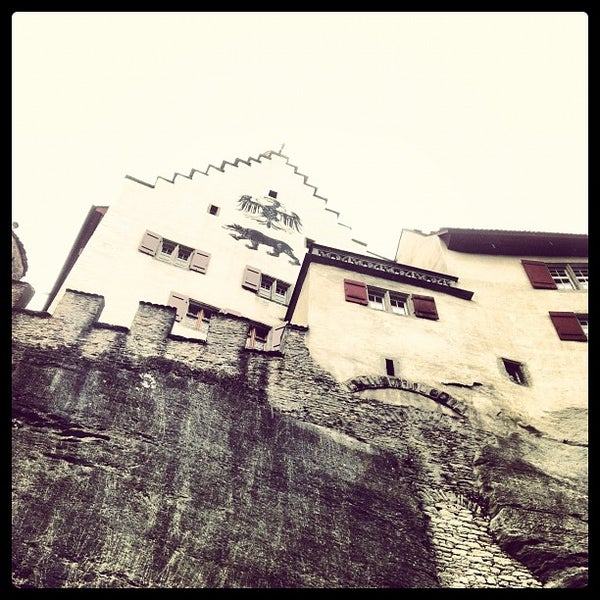 4/20/2012 tarihinde Urs Bruno S.ziyaretçi tarafından Schloss Lenzburg'de çekilen fotoğraf