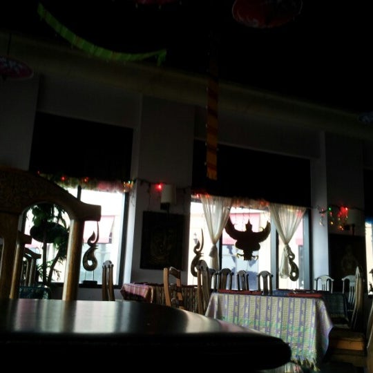 Photo prise au Thai Thani Restaurant par Lawrence S. le8/31/2012