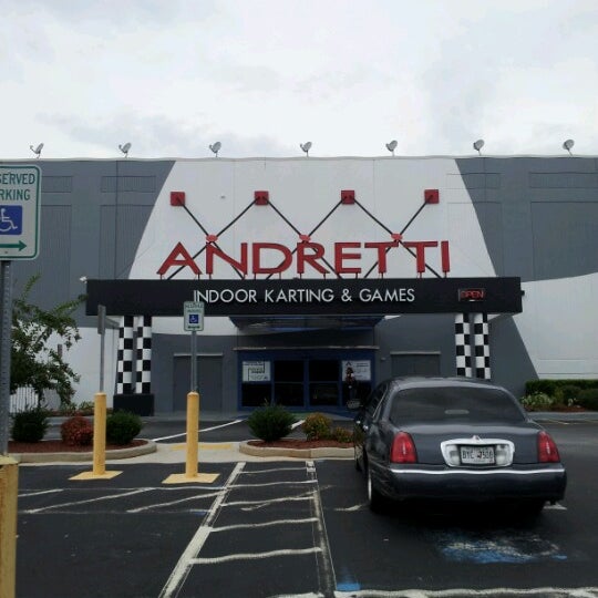 รูปภาพถ่ายที่ Andretti Indoor Karting &amp; Games Roswell โดย Dolli T. เมื่อ 9/3/2012