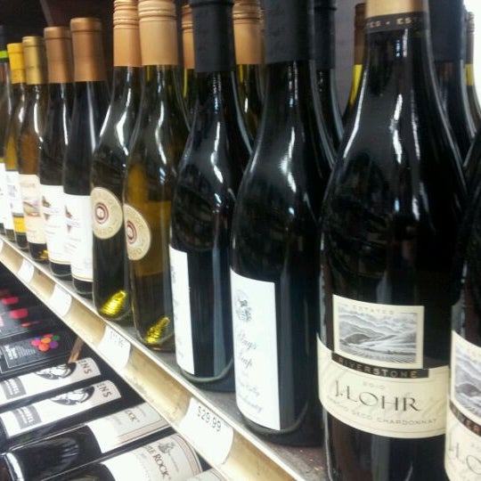 Снимок сделан в Grand Wine &amp; Liquors пользователем Meaghan H. 5/28/2012