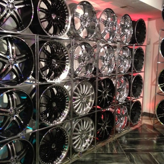 Arandas Tire Repair & Rims Noble Square 1517 N Ashland Ave