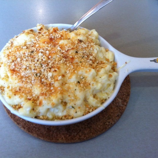4/24/2012にSheri K.がElbows Mac N Cheeseで撮った写真