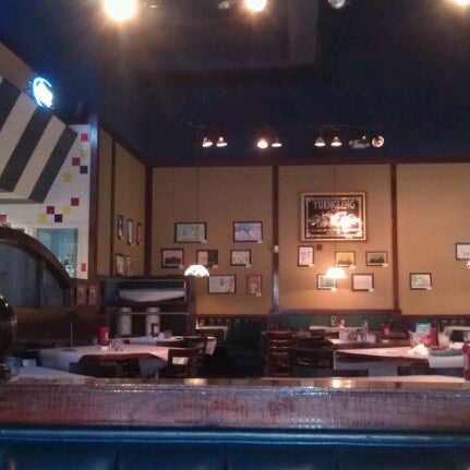 Garfields Restaurant Pub - 205 W Blackstock Rd