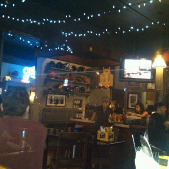 11/19/2011 tarihinde Dorothyziyaretçi tarafından Front Row Sports Bar &amp; Restaurant'de çekilen fotoğraf
