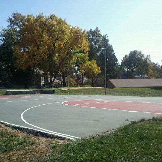 Basketball Court By Clubhouse 3 Four Colonies Lenexa, KS