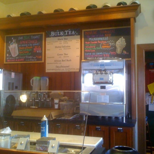 Photo prise au Greenberry&#39;s Coffee &amp; Tea par Amy S. le4/17/2011