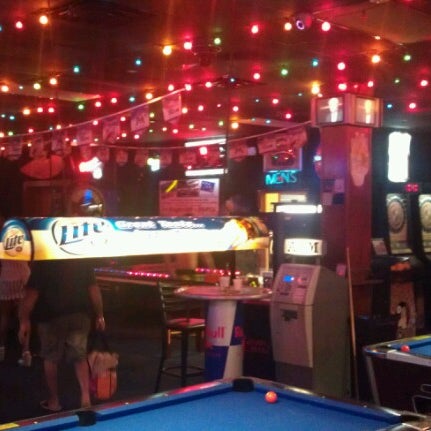 8/12/2012 tarihinde Adrian C.ziyaretçi tarafından Dirty Blondes Sport Bar'de çekilen fotoğraf