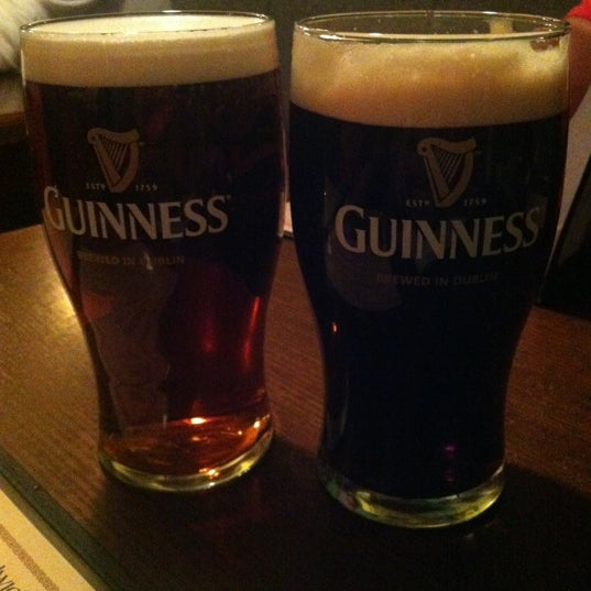 Foto tirada no(a) The Irish Embassy Pub por Jack E. em 3/31/2012
