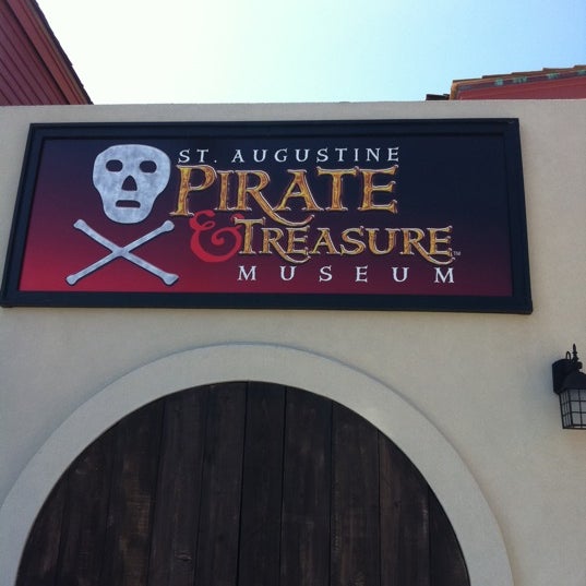 รูปภาพถ่ายที่ St. Augustine Pirate and Treasure Museum โดย Jason W. เมื่อ 2/27/2011