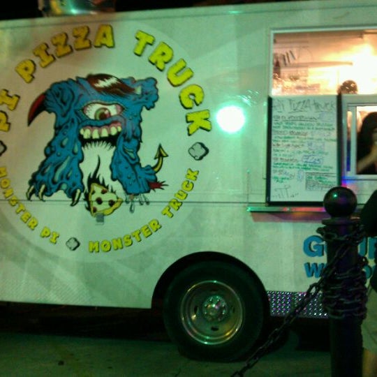 1/7/2012 tarihinde alexziyaretçi tarafından Pi Pizza Truck'de çekilen fotoğraf